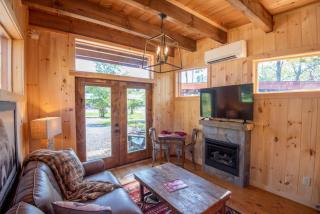 1 Mile to Downtown West Jefferson Camping Cabin #4 - 8