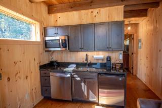 1 Mile to Downtown West Jefferson Camping Cabin #4 - 6
