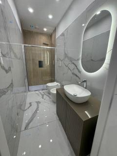 Sanità Naples Central Grand Apartment for 10 Guest - 2