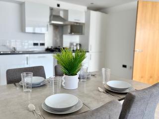Bright 2 Bed Flat with Balconies & Views in York City Centre - York - 9