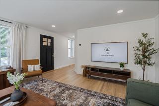 Less than 1mi to Square, SW, EV Plug, Boutique Comfort - 3