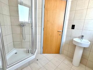 Bright 2 Bed Flat with Balconies & Views in York City Centre - 1