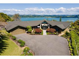 Private Beachfront Haven with Starlink & Panoramic Views - 9
