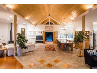 Private Beachfront Haven with Starlink & Panoramic Views - 6