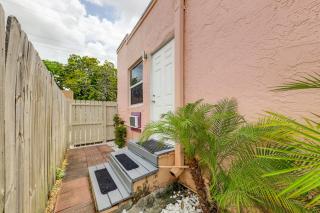 3 Mi to Beach Pet-Friendly Gem in Hollywood - 8