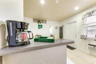 3 Mi to Beach Pet-Friendly Gem in Hollywood - 1