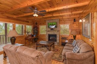 Howlin In The Smokies by American Patriot Getaways - 2