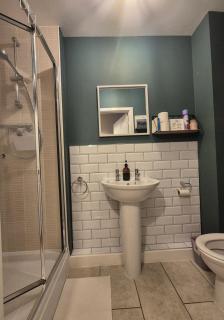 Location, lovely family home - Melksham - 3