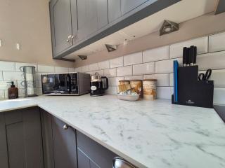 Location, lovely family home - Melksham - 1