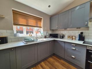 Location, lovely family home - 4