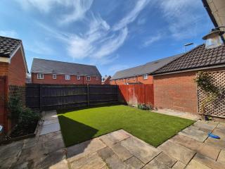 Location, lovely family home - 9