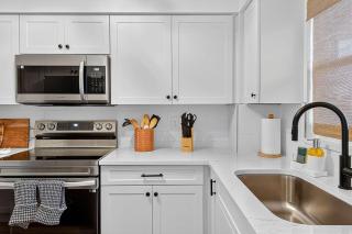 Coastal Paradise Condo Steps To Crescent Beach - 3