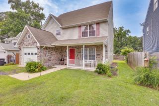 1 Mi to Colonial Beach Boardwalk! Cozy Family Home - 0