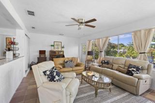 New Private Pool, Piano, Turntable, Near Ami - Img - 4