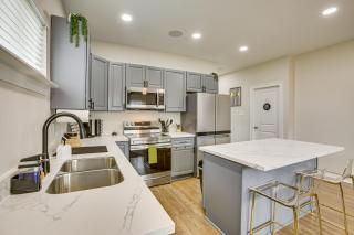 Walk to Carrollton Ave Eats: Bright NOLA Duplex! - 5