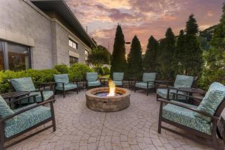 Best Western Plus Franciscan Square Inn & Suites Steubenville - 2