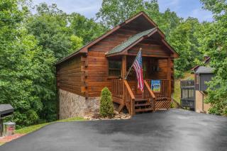 Kellys Cabin by American Patriot Getaways - 2