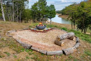 Kozy Retreat At The Lake by American Patriot Getaways - 5