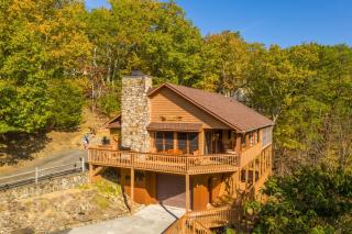 Lazy Bear Retreat by American Patriot Getaways - 5