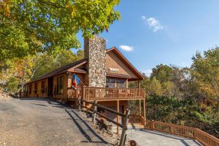 Lazy Bear Retreat by American Patriot Getaways - 4