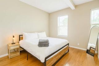 Stylish 2BR Apartment with Private Balcony near Soulard - 6