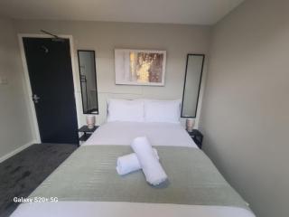 Six Bedroom City Apartment - Newcastle upon Tyne - 5