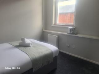 Six Bedroom City Apartment - Newcastle upon Tyne - 6