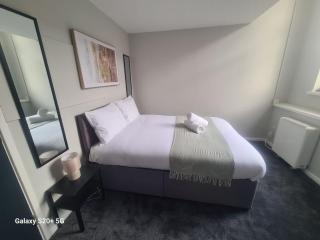 Six Bedroom City Apartment - Newcastle upon Tyne - 9