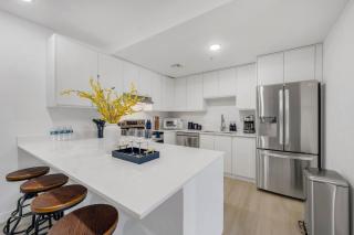 New Spacious 3BR Apt With Rooftop Pool 2 Parking - 4