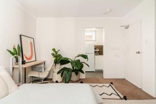 Simple Bondi Stay, Beach at the End of the Street - 4