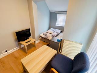 Double bedroom No1 in Stafford, sleeps 2, free WIFI, free parking - Stafford - 9