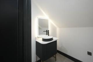 The Sixty Aparthotel - Central Cardiff Apartment with Parking - 6