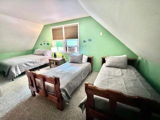 Emerald Cove Cottage-3 bd, 2 ba-Sleeps 10 - 7