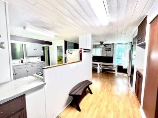 Emerald Cove Cottage-3 bd, 2 ba-Sleeps 10 - 0