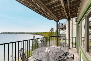 Majestic Lake Views King Suite, 2 Queen Beds and Heated Pools - Two Harbors - 4
