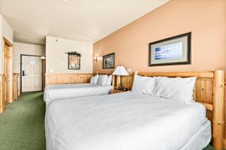 Majestic Lake Views King Suite, 2 Queen Beds and Heated Pools - Two Harbors - 1