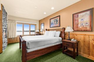 Majestic Lake Views King Suite, 2 Queen Beds and Heated Pools - Two Harbors - 8