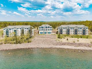 Majestic Lake Views 1BR King Suite and Heated Pools - Two Harbors - 1
