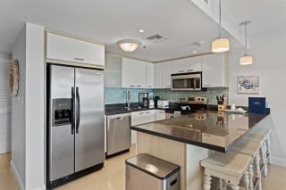 Beachfront - Royal Aquamarine 3BR condo - BC252 - Eagle Beach - 2