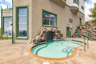 Majestic Lake Views 1BR King Suite and Heated Pools - Two Harbors - 3