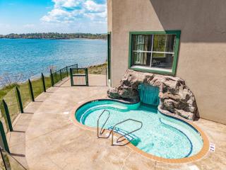 Majestic Lake Views 1BR King Suite and Heated Pools - Two Harbors - 4