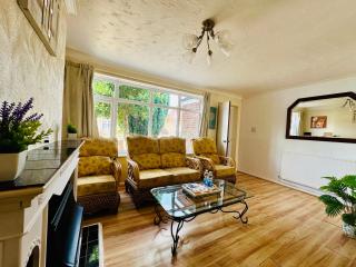Cozy Comfort Home - Stoke on Trent - 6