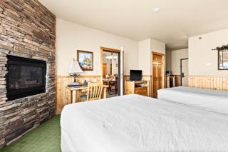 Majestic Lake Views Studio 2-Queen Beds and Heated Pools - 9