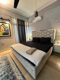 The Grey Atrium - 3BHK Balcony Self Checkin E11 ISB - Islamabad - 4