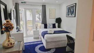 Central Harrow Cozy Apartment with free parking - 3