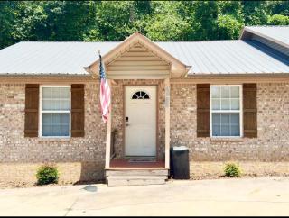 Comfy King Bed Townhouse with Outdoor Sitting Area - Guntersville - 7