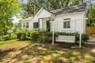 Hapeville Hideaway - Relaxing yard, airport nearby - 7