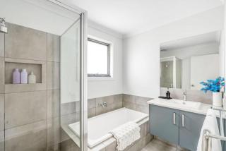 New and Stylish Home in Peaceful Location - Austins Ferry - 8