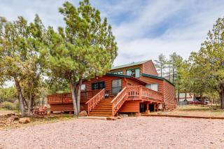 Private Hot Tub and Fire Pit Pine Cabin Near Hiking - 9