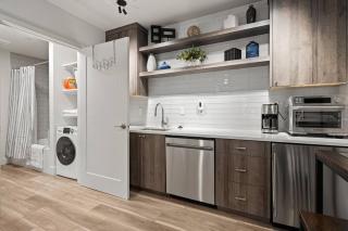Centrally Located Lake Oswego Studio - 2